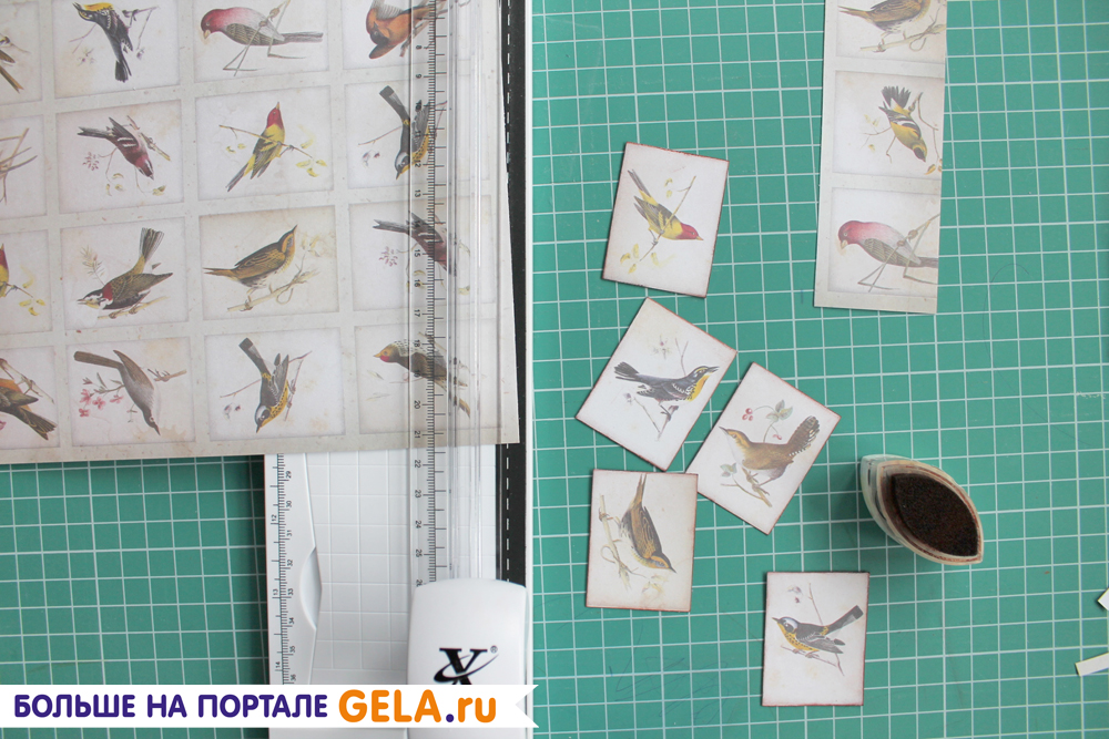 7. Из листа с мини- картинками птиц вырезаем пять картинок и тонируем края штемпельной подушечкой.
