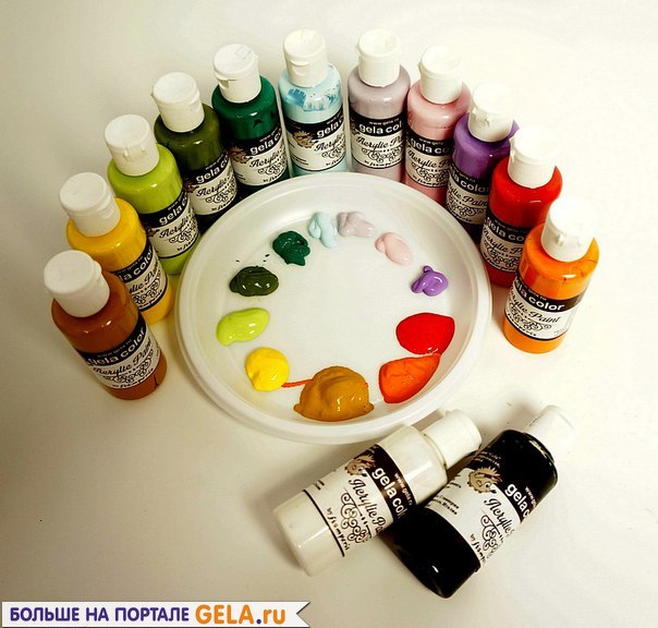 Наберите на палитру краску «Gela Color» от STAMPERIA разных цветов и оттенков, создавая интересное цветовое решение.