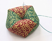 Игольница в завитках